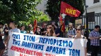 ΚΚΕ - ΚΝΕ: Protestaktion an der Botschaft Serbiens in Athen gegen den inakzeptablen Ausschluss der NKPJ von den Parlamentswahlen
